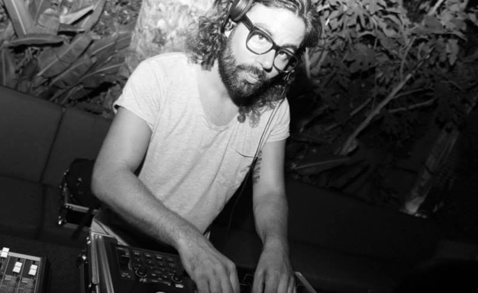 Bas DJ Ken Abel