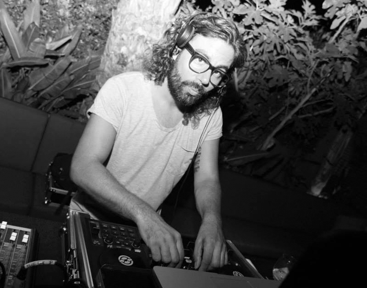 Bas DJ Ken Abel
